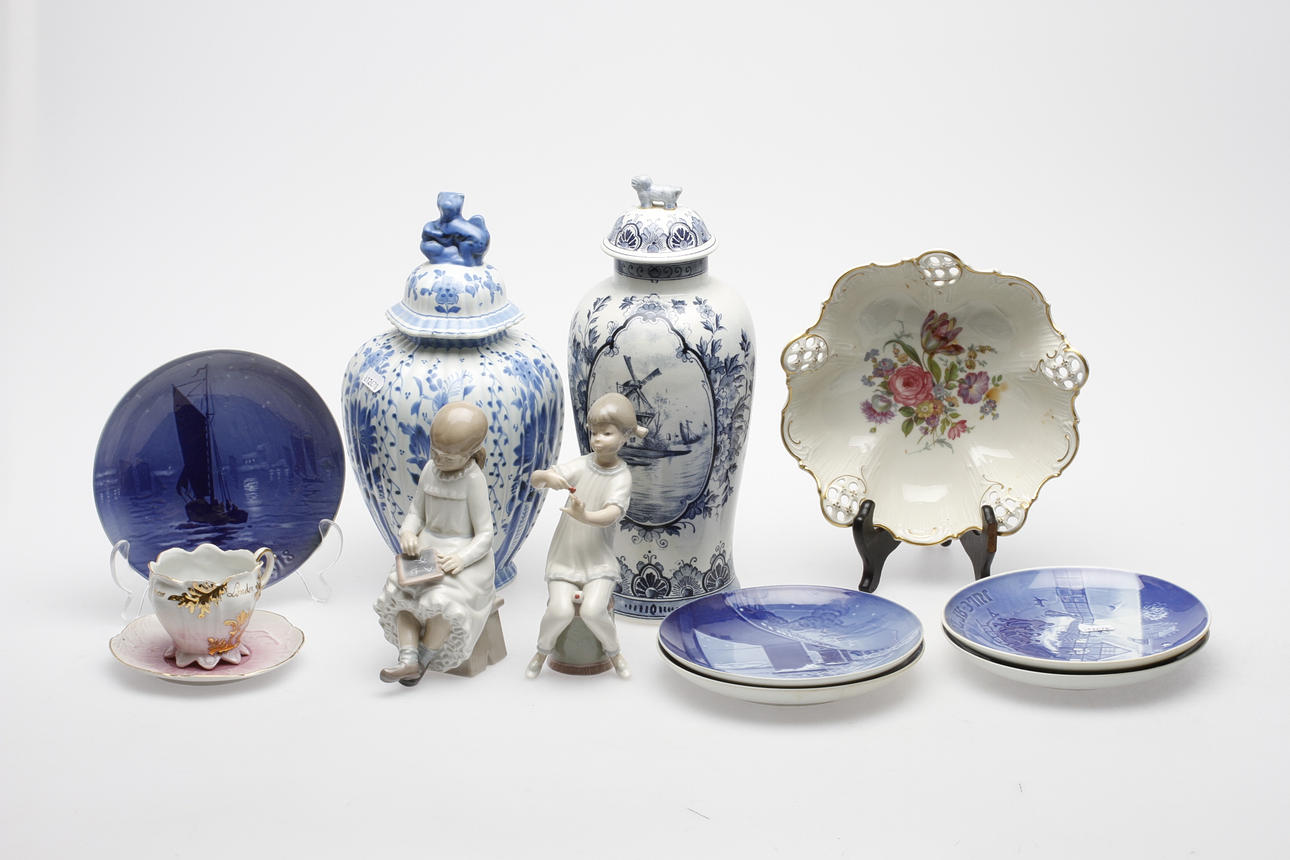 KERAMIKFÖREMÅL, 11 delar, bl.a. Bing&Gröndahl, Lladro, Delft, Rosenthal.