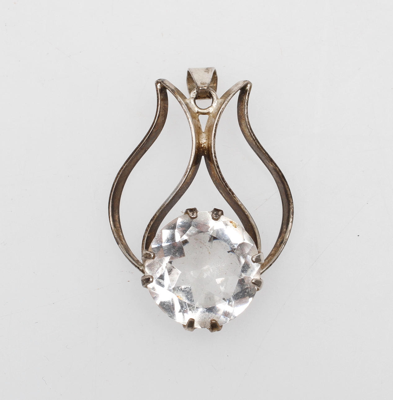 HÄNGE, silver med bergskristall, Kultaseppa Salovaara, Finland.