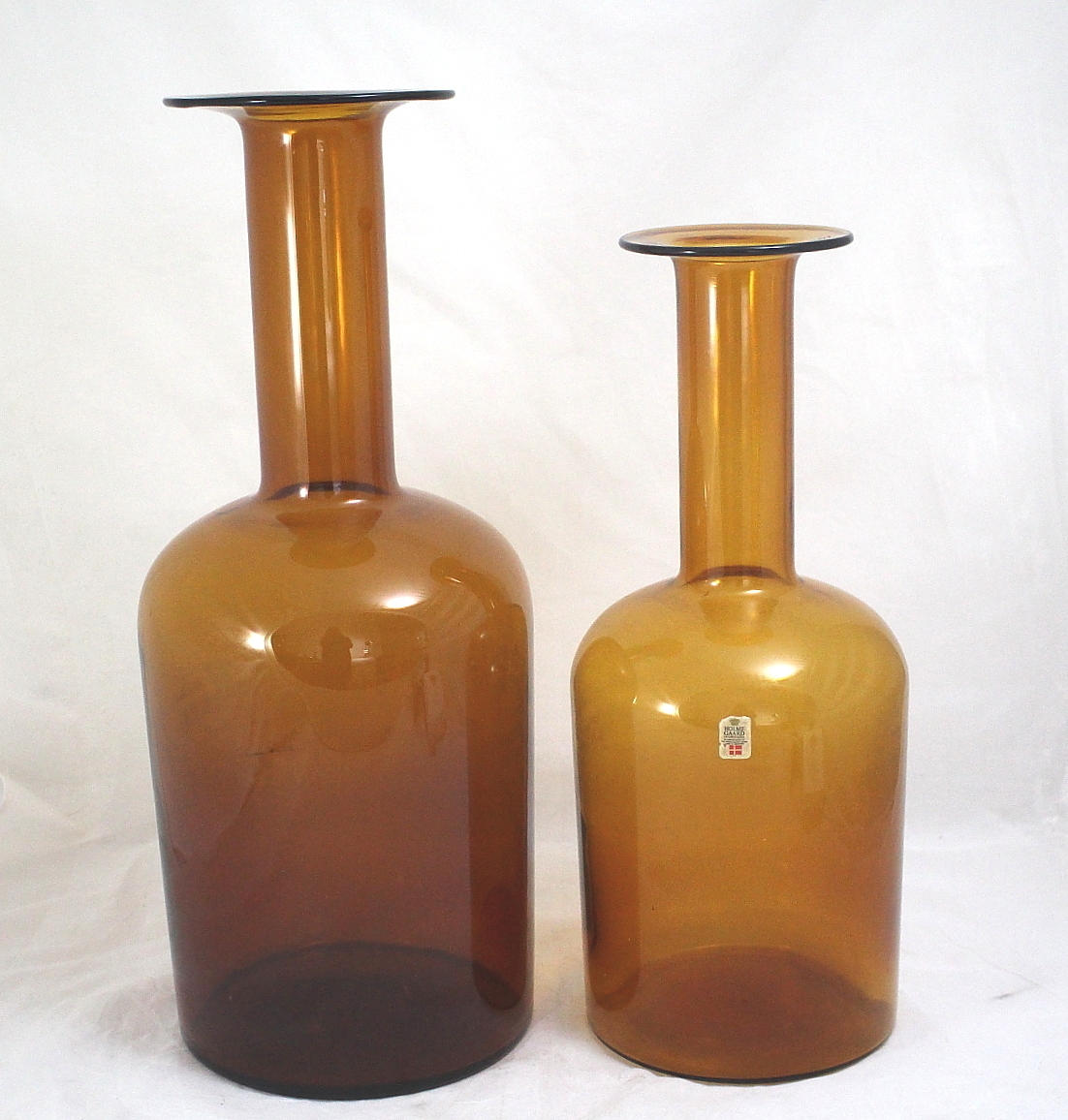 VASER, 2 st. "Kastrup", Otto Bruer, Kastrup/Holmegaard, Denmark.