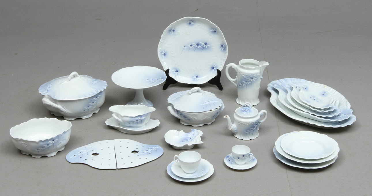 MATSERVIS, porslin,ca 70 delar, Porsgrund, Norge.