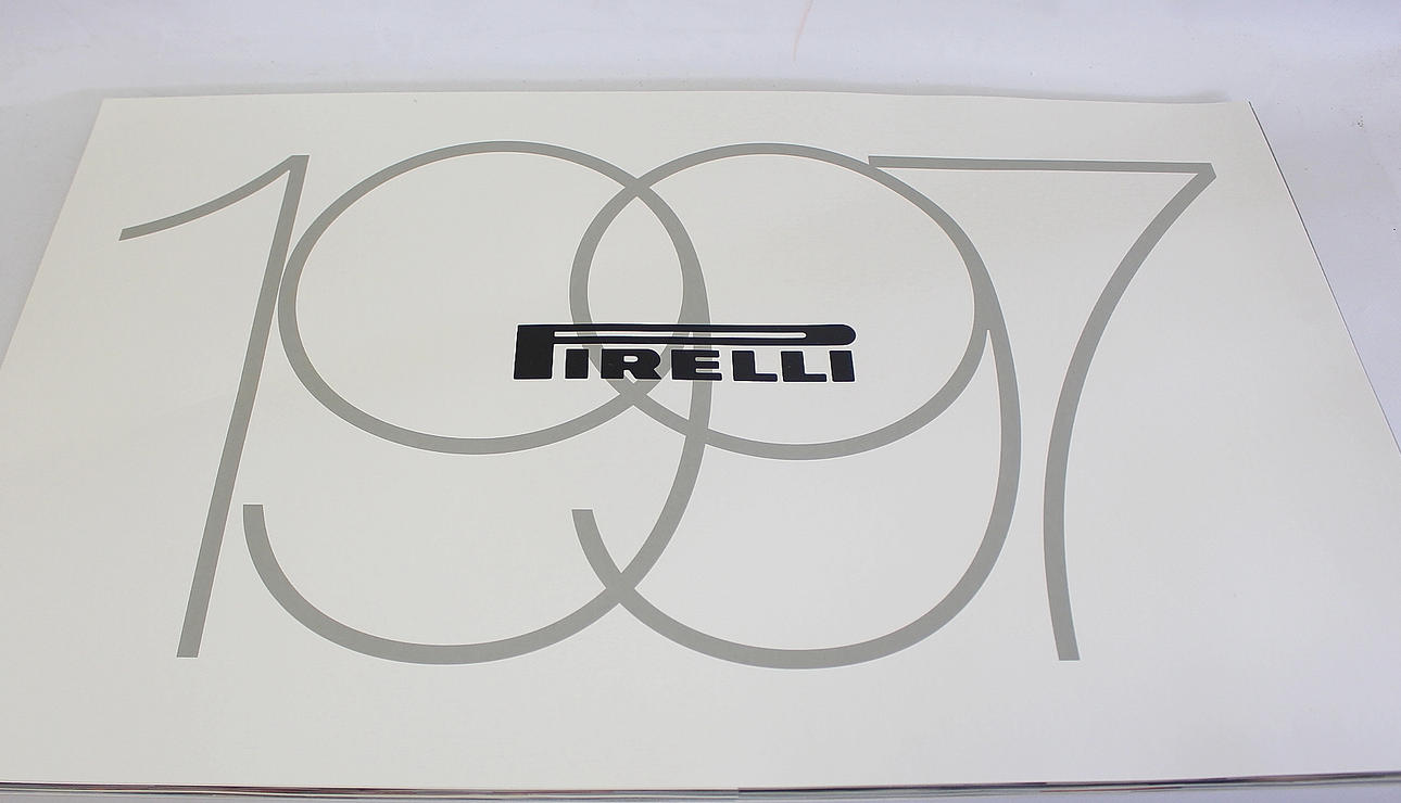 VÄGGALMENACKA, Pirelli, 1997, By Richard Avedon.