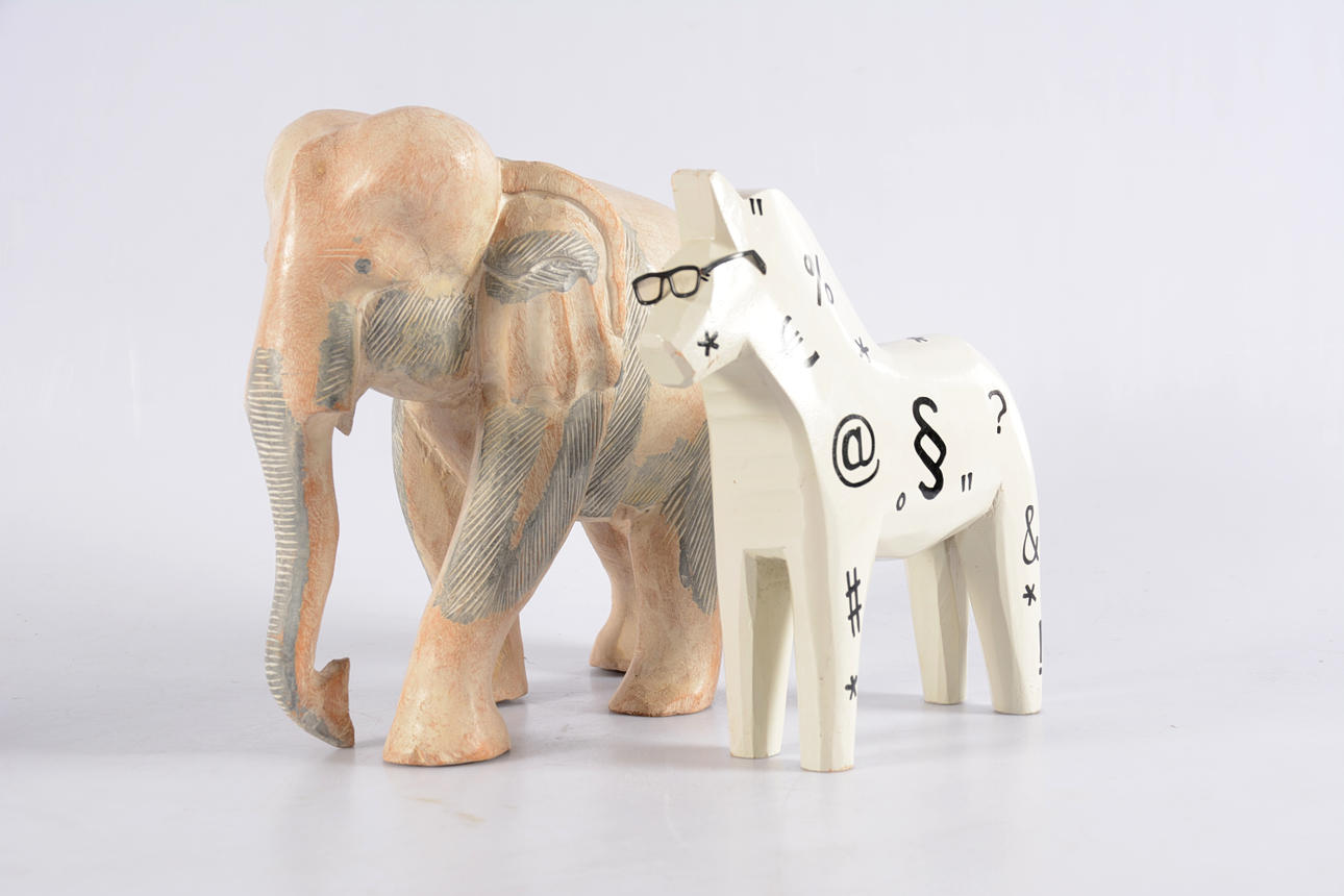 ELEFANT SAMT DALAHÄST, trä, 19/2000-tal.