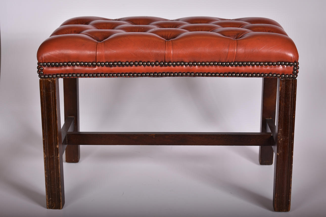 FOTPALL, skinn Chesterfield.