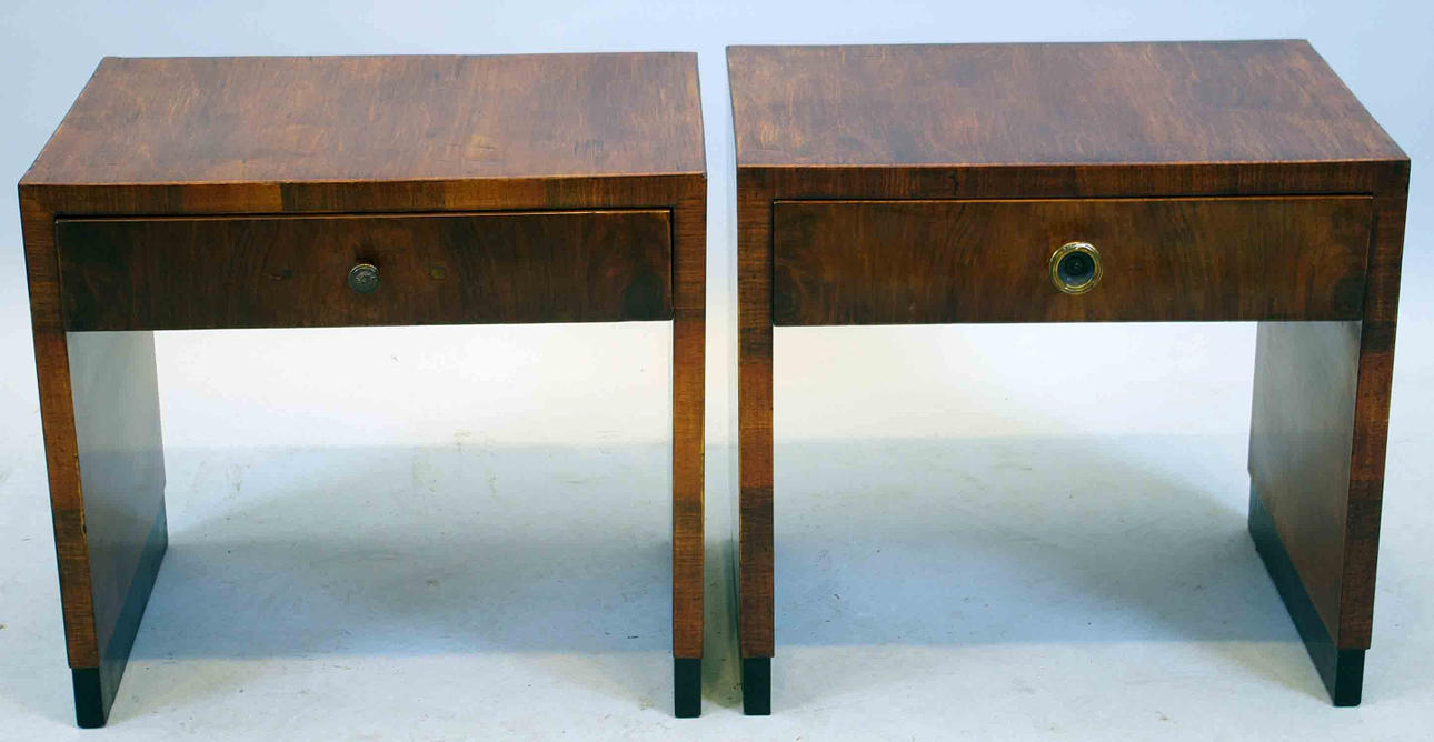 NATTDUKSBORD, 1 par, Art Deco, mahogny med svarta detaljer.