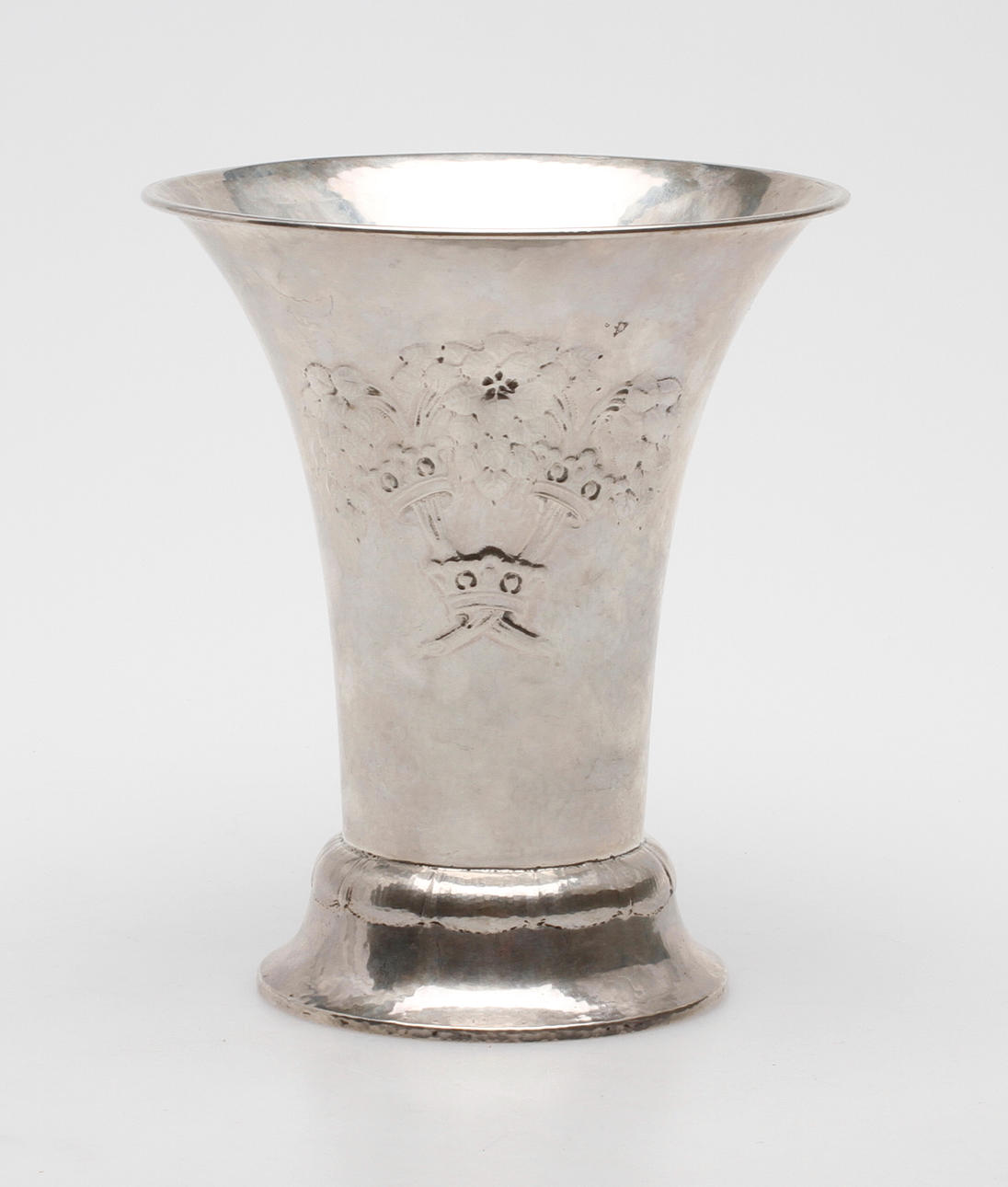 VAS, silver, K. Andersson, Stockholm 1918, vikt ca 386,7 gram.