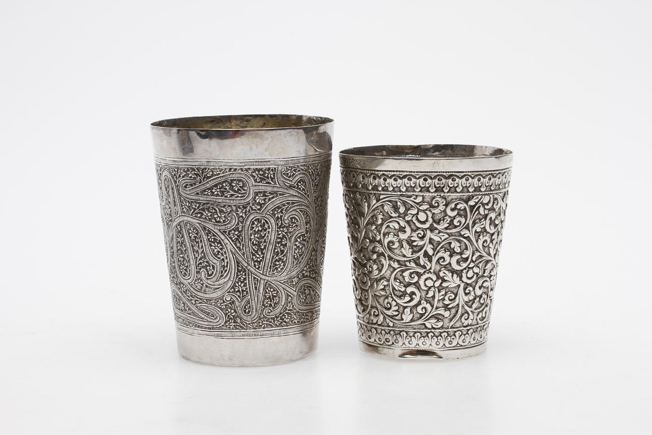 VASER, 2 st, sannolikt orientaliskt silver, vikt ca 252,1 gram.