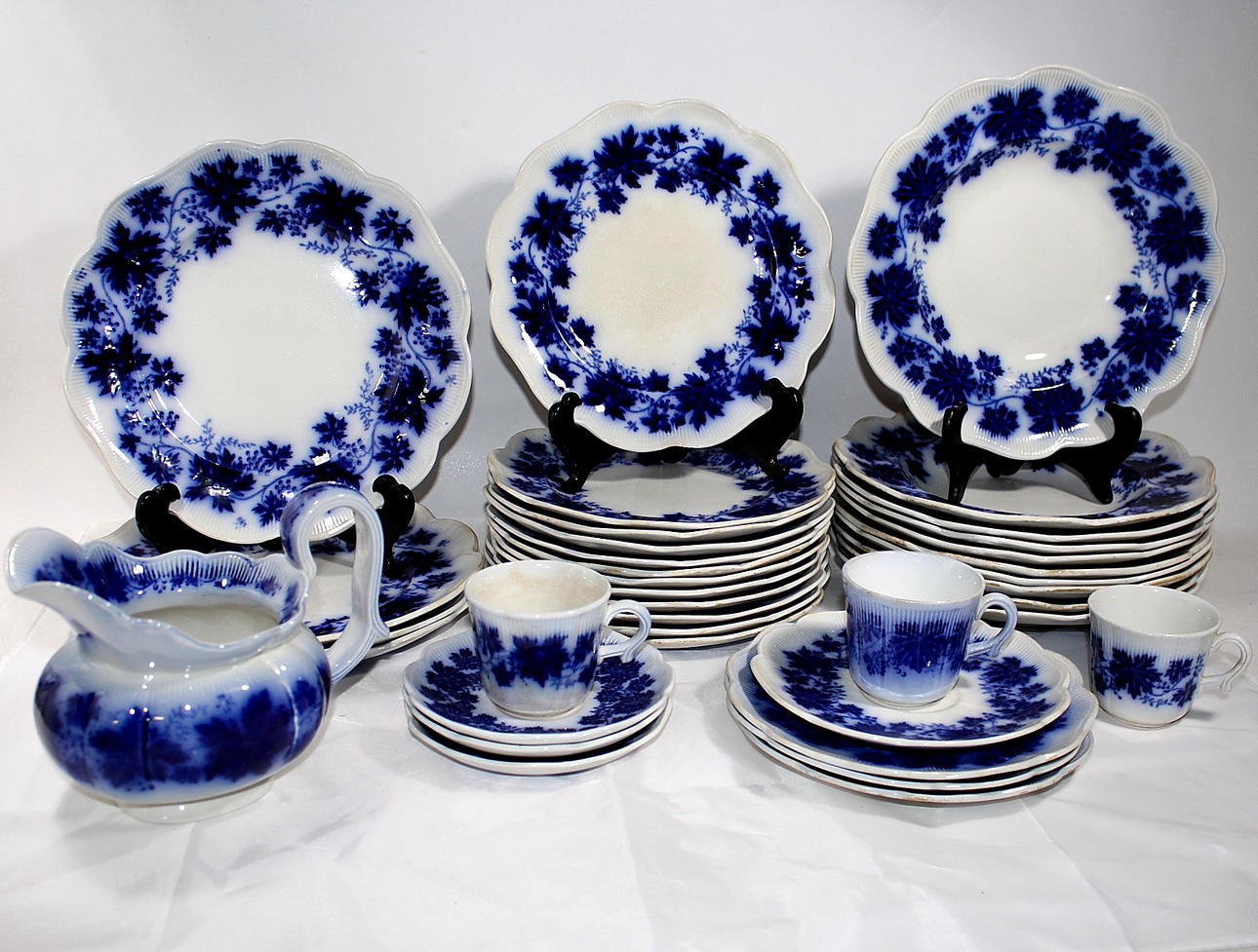 SERVISDELAR, 37 delar, porslin, Vinranka, Gefle.