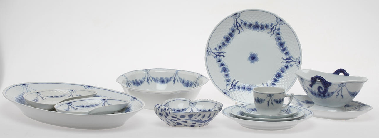 MATSERVIS, porslin, ca 38 delar, Bing & Gröndahl.