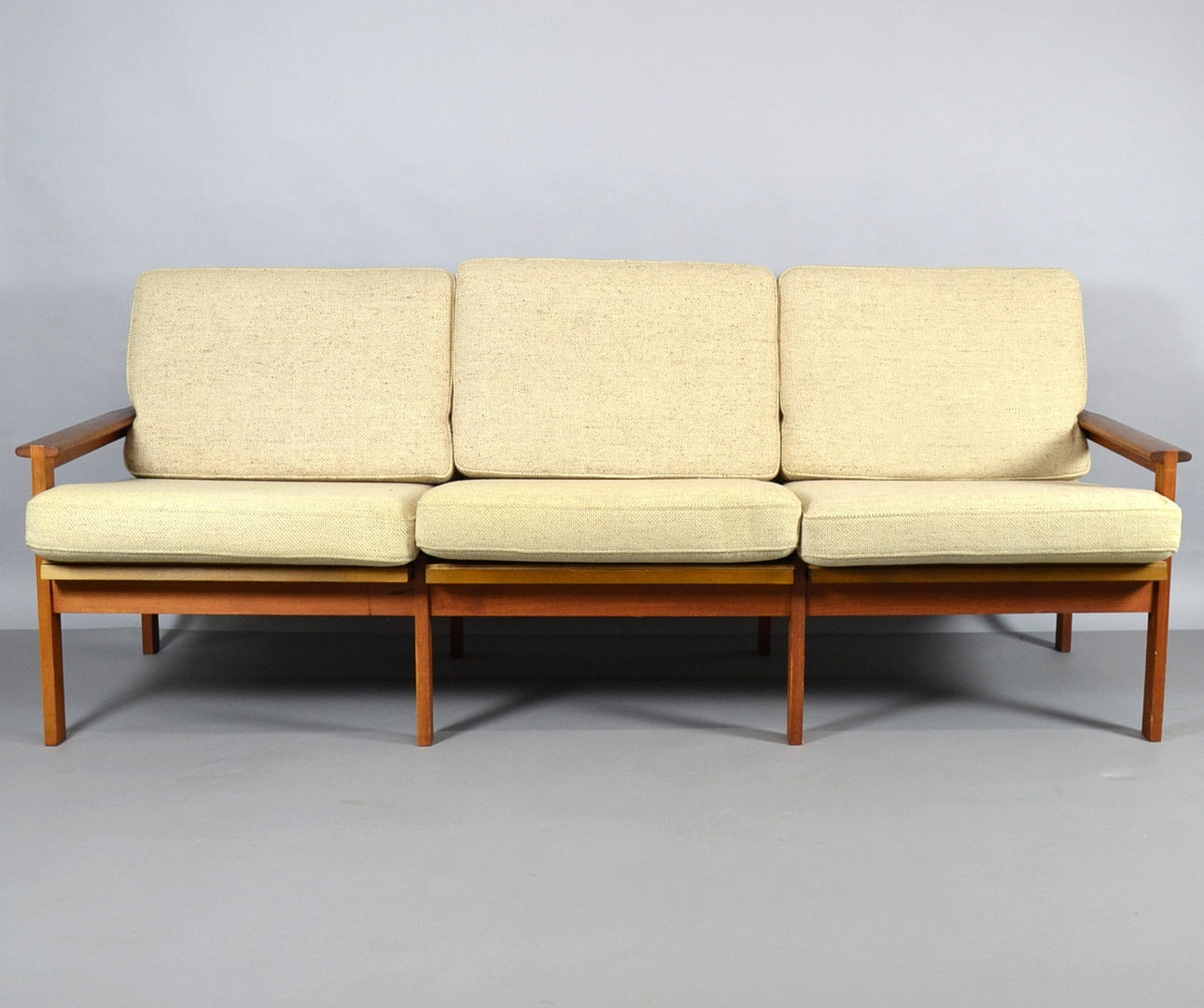 ILLUM WIKKELSØ. SOFA.