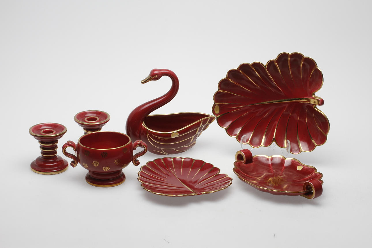 KERAMIKFÖREMÅL, 7 delar, "Rubin", Arthur Percy, Upsala Ekeby/Gefle.