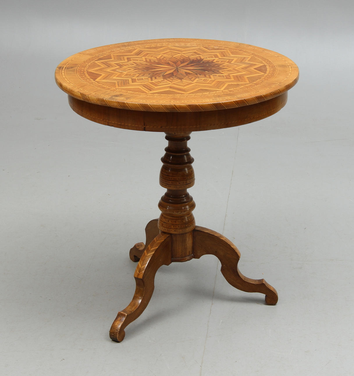 PELARBORD,med låda i sargen, Italien, 1800-tal.