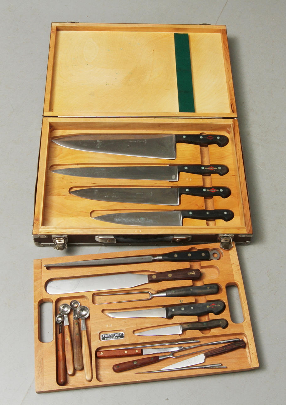 KOCKKNIVAR med mera i schatull, mestadels Friedr. Dick Esslingen.