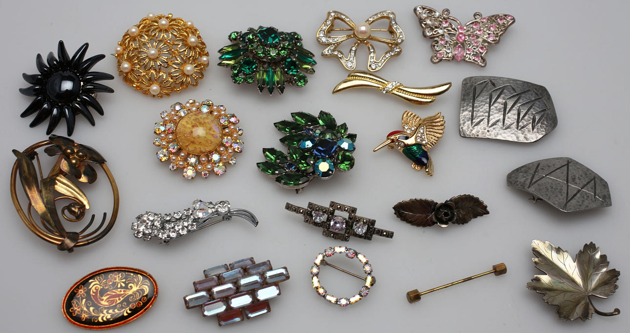 PARTI BIJOUX OCH KURIOSA.