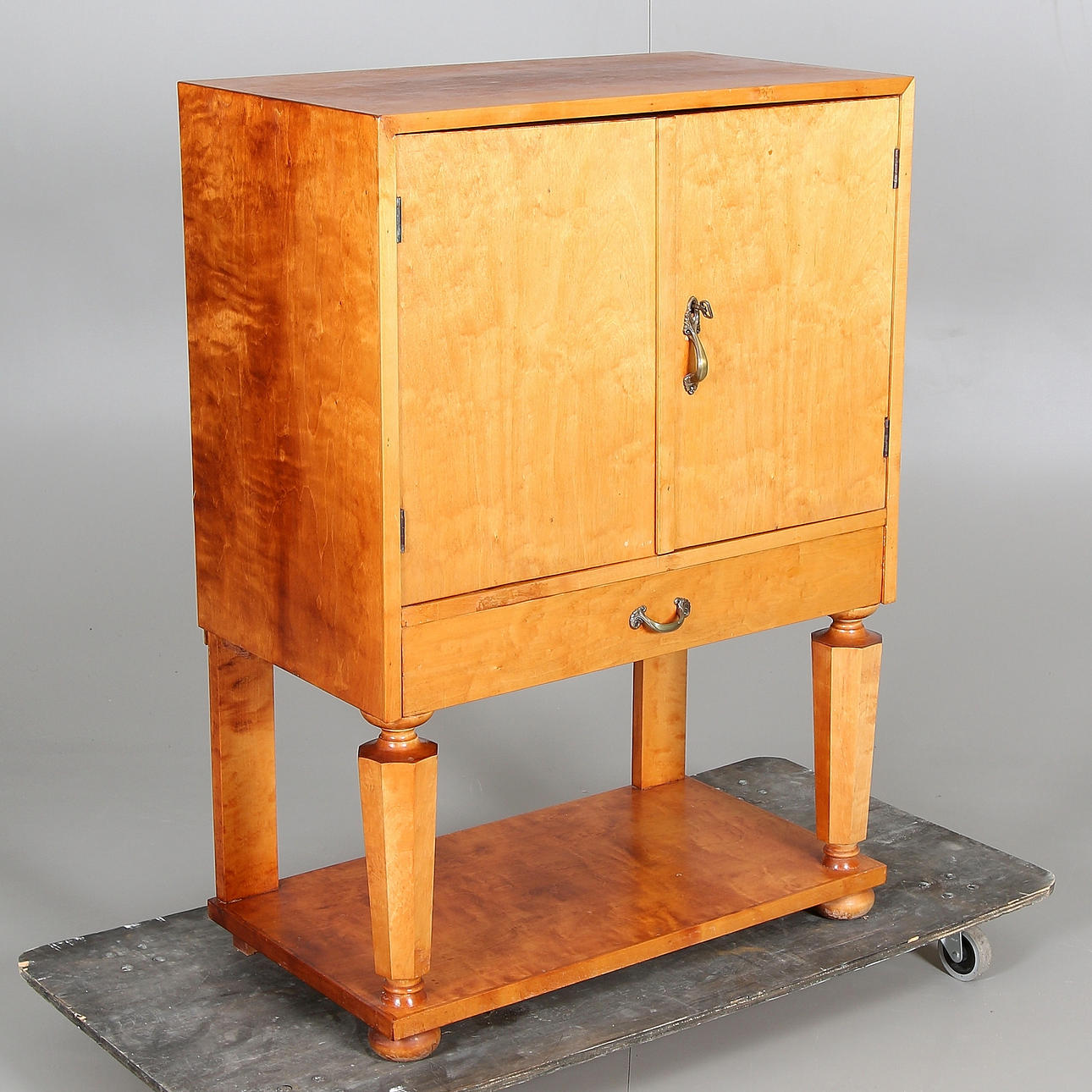 BAR CABINET, birch, Art Deco. 1920s / 30s.