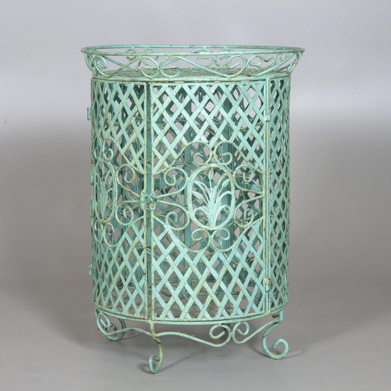 Botellero, forja pintada de verde, espacio para 20 botellas.