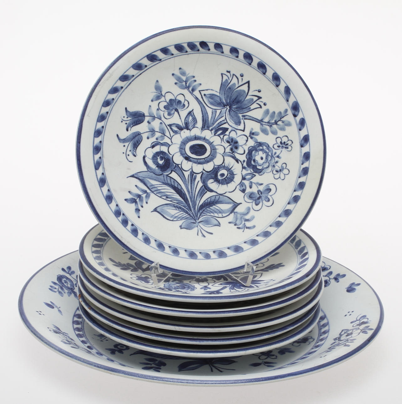 ASSIETTER 6 st samt FAT, keramik Lars Thorén, Rörstrand.