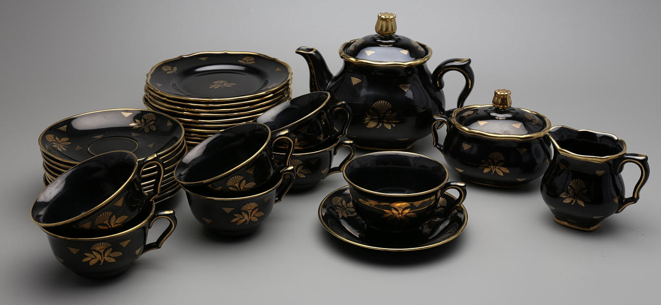 ARTHUR PERCY. TESERVIS, porslin, 33 delar, Gefle.