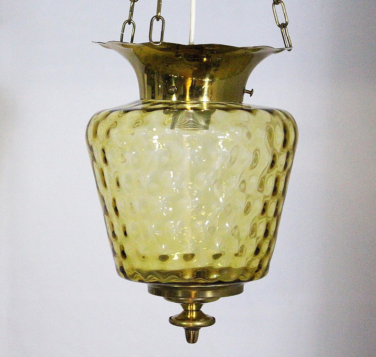 MONDLICHTLAMPEN, 2 Stück, Glasbecher und Messingkragen.