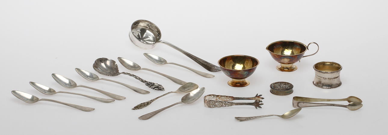 PARTI SILVER, 1800/1900-tal. Tot vikt ca 332 gram.