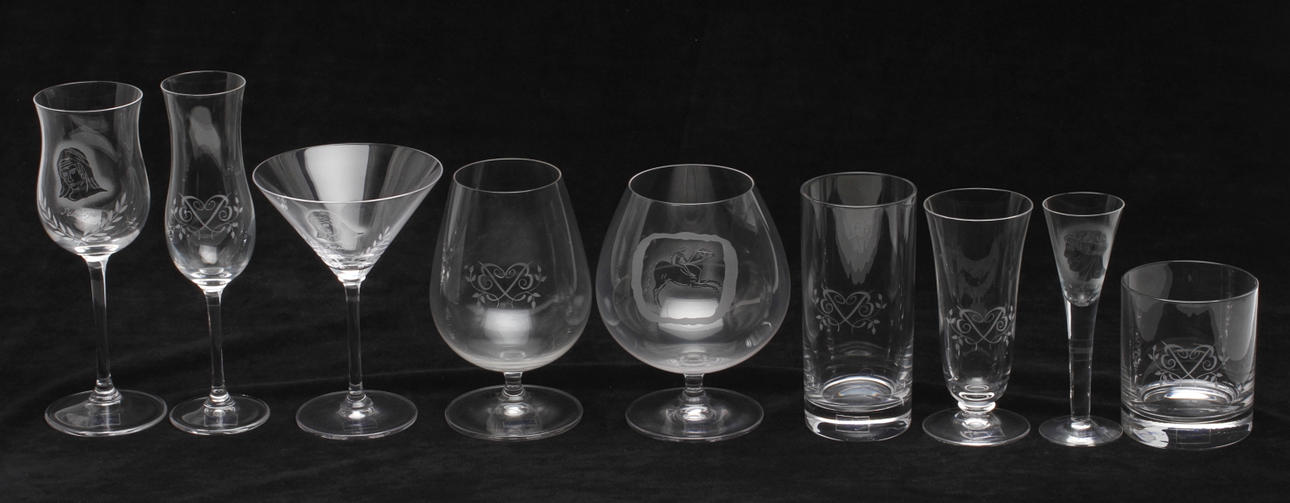 GLASSERVIS, 87 delar, graverad kristall, Flero-Form, Jens Leek, Nybro.