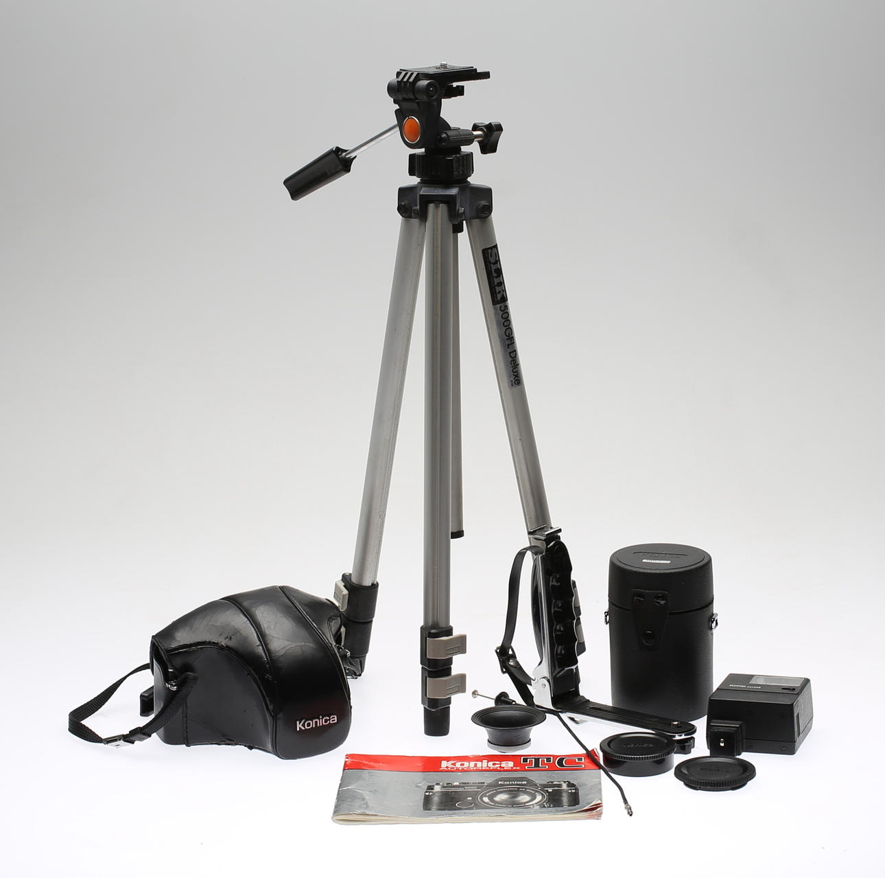 KAMERA, Konica Autoreflex TC, lisätarvikkeineen.