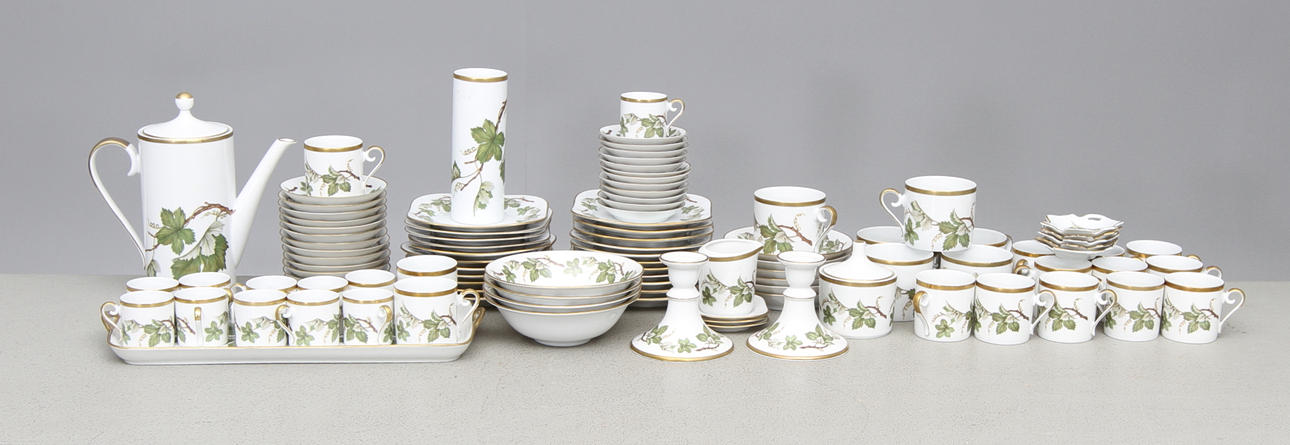 SERVISDELAR, 72 delar, porslin, "Vinranka", Hackefors.