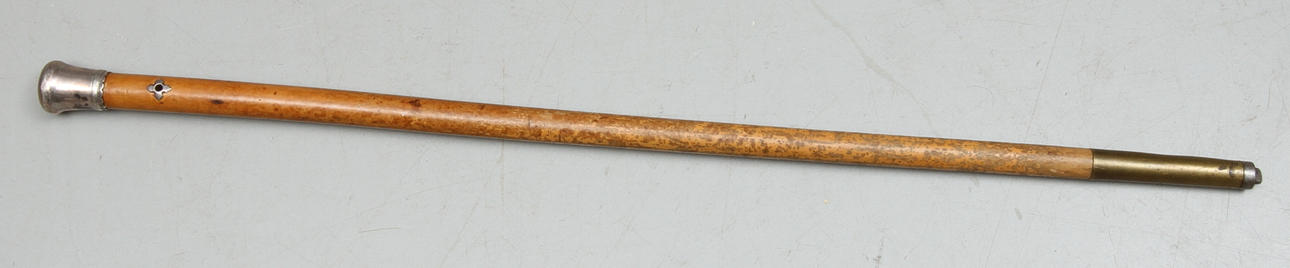 KÄPP med silvergrepp, sk spanskrör, 1800-tal.