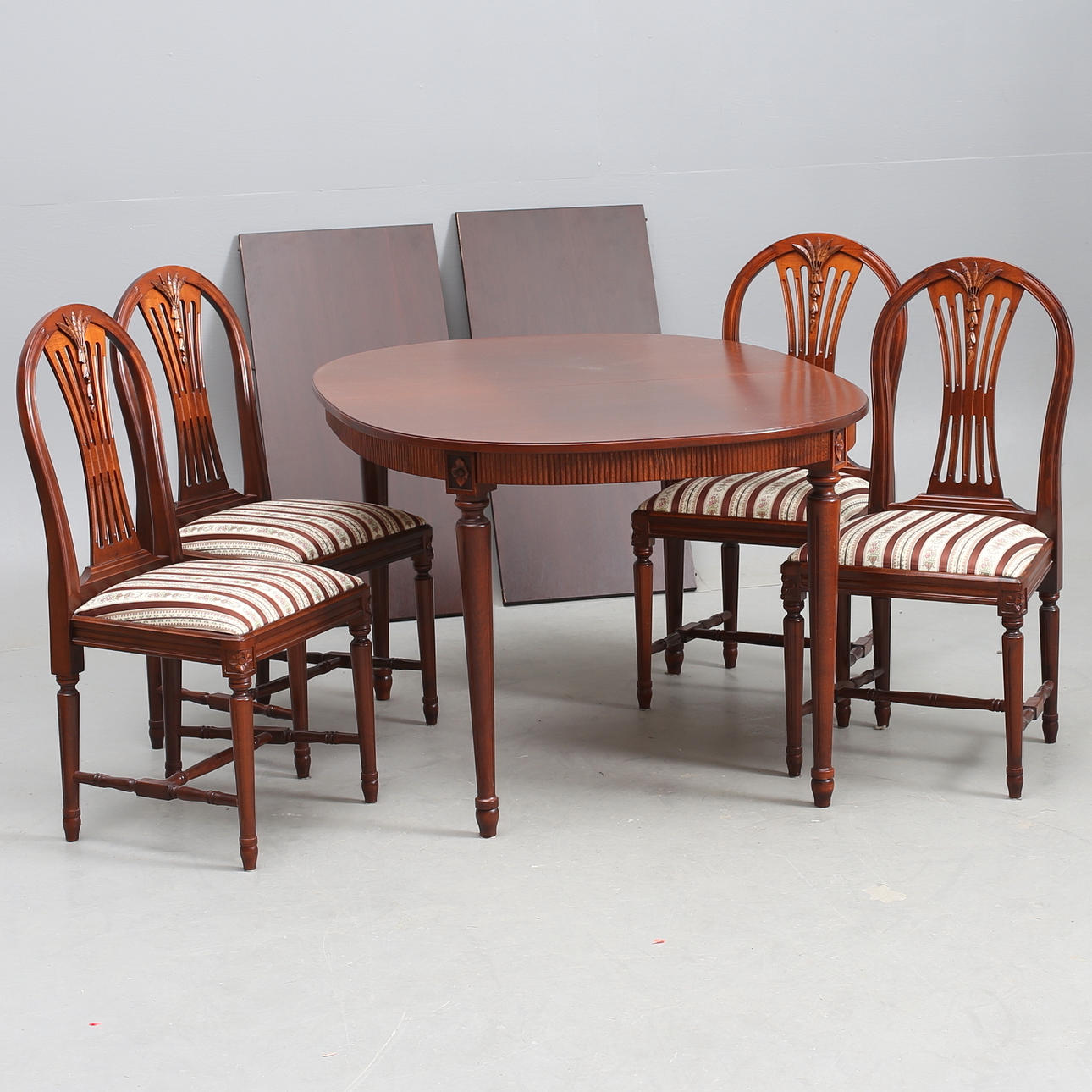 MATMÖBEL, "Axet". Bord och fyra stolar.