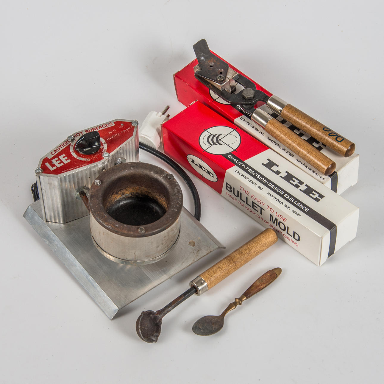 LEAD MELTING POT WITH ACCESSORIES, Lee, USA.