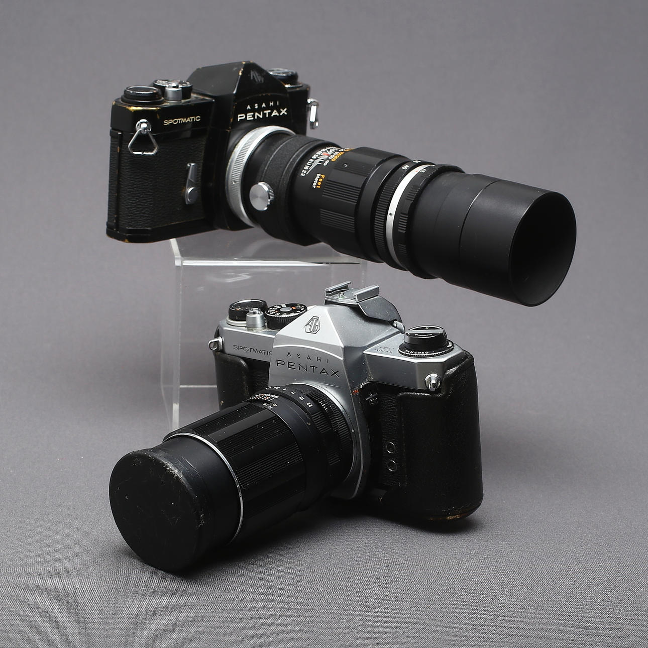 CAMERAS, 2 pcs, Pentax Spotmatic, with lens.