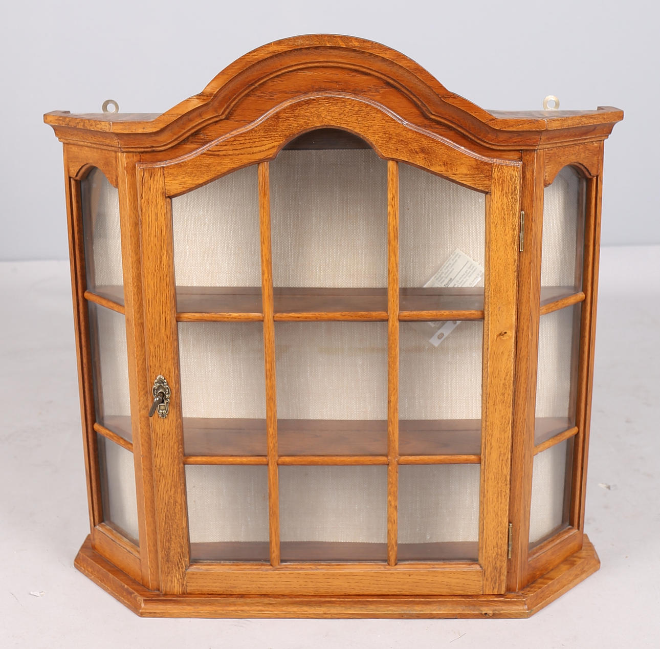 VÄGGSKÅP i ekfanér, 1960-tal.