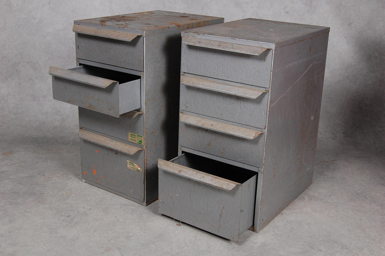 BYRÅER, SKÅP med lådor,1 par, plåt, industridesign.