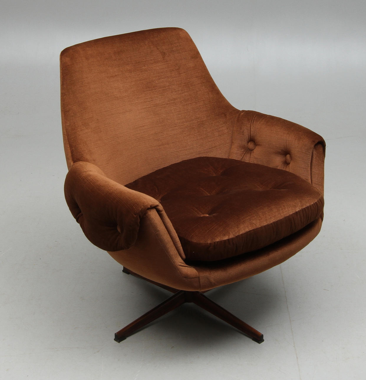 KARMFÅTÖLJ, etikettmärkt Stjernmöbler, 1960/70-tal.