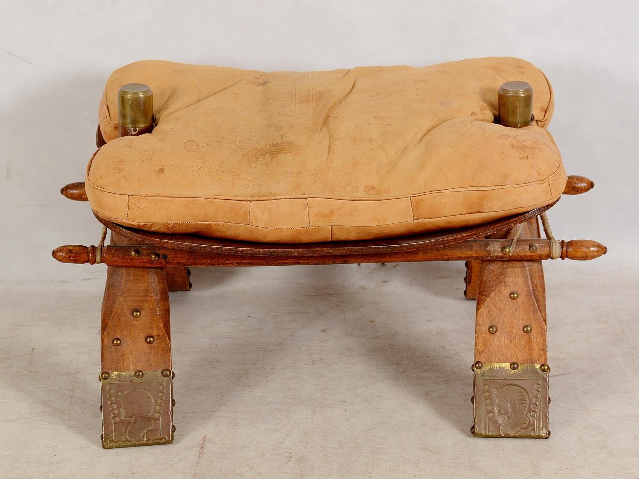 KAMELPALL, trä och läder, 1900-tal.