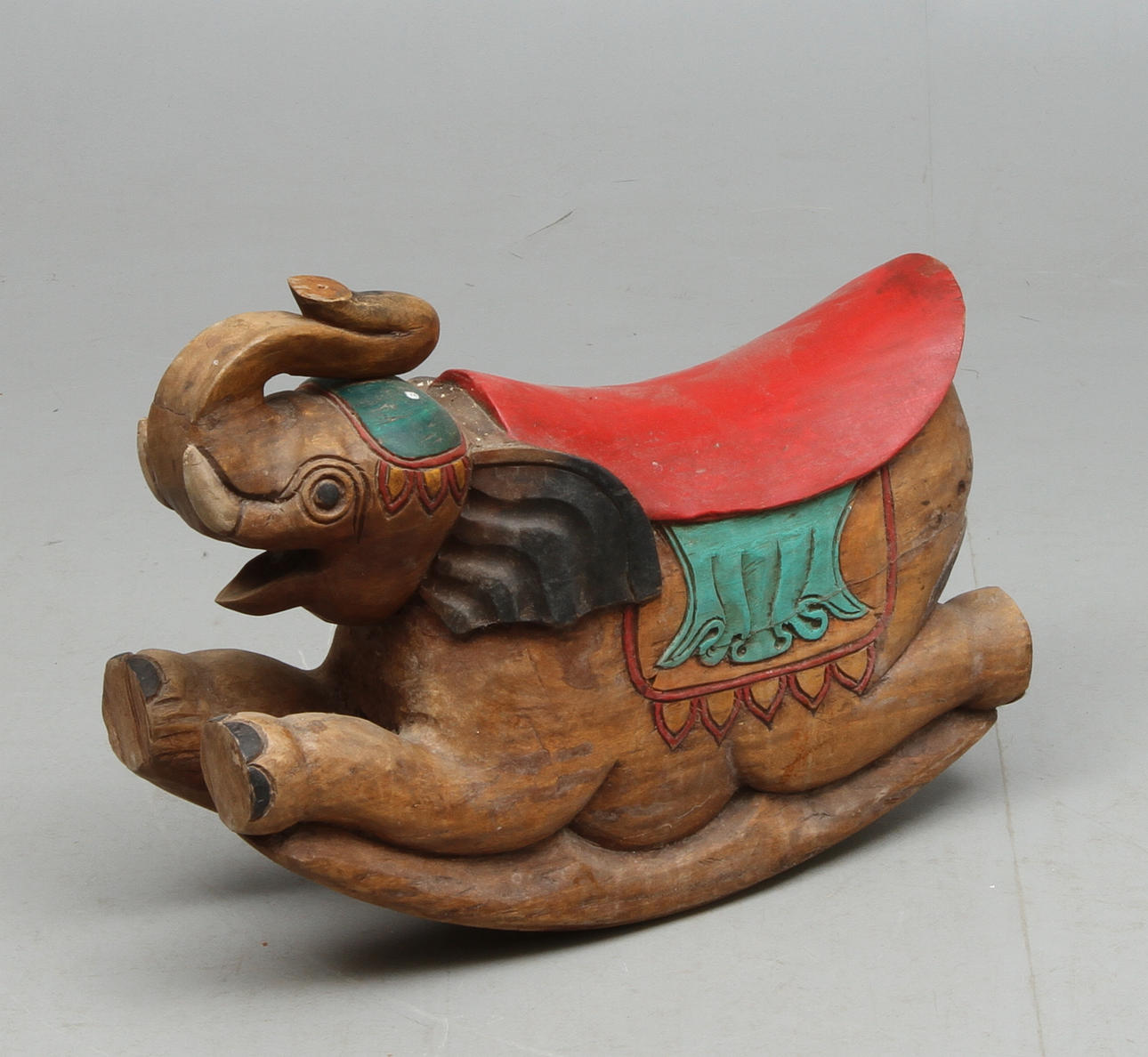 DEKORELEMENT i form av elefant, orientalisk.