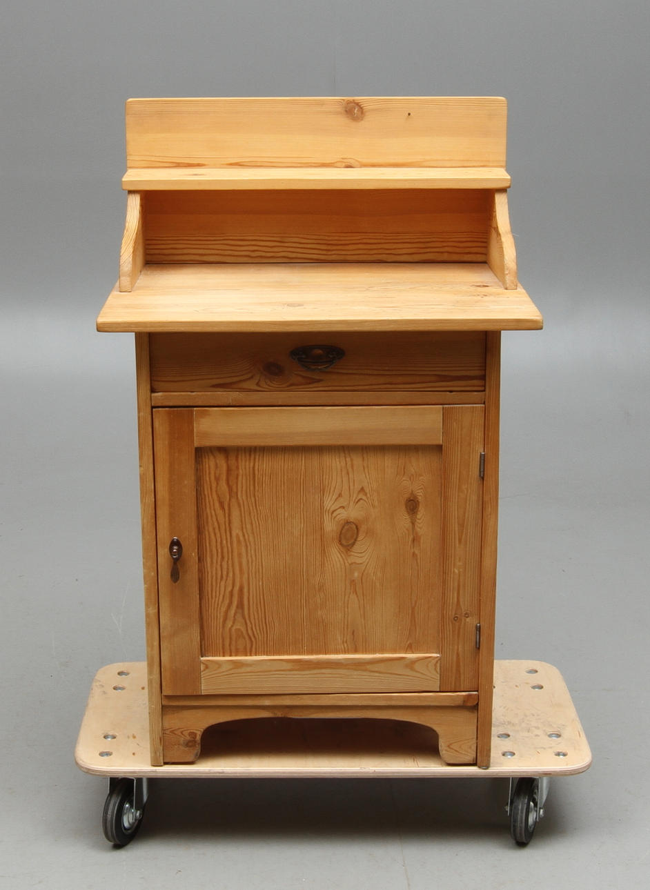 KOMMOD, furu, 1900-tal.