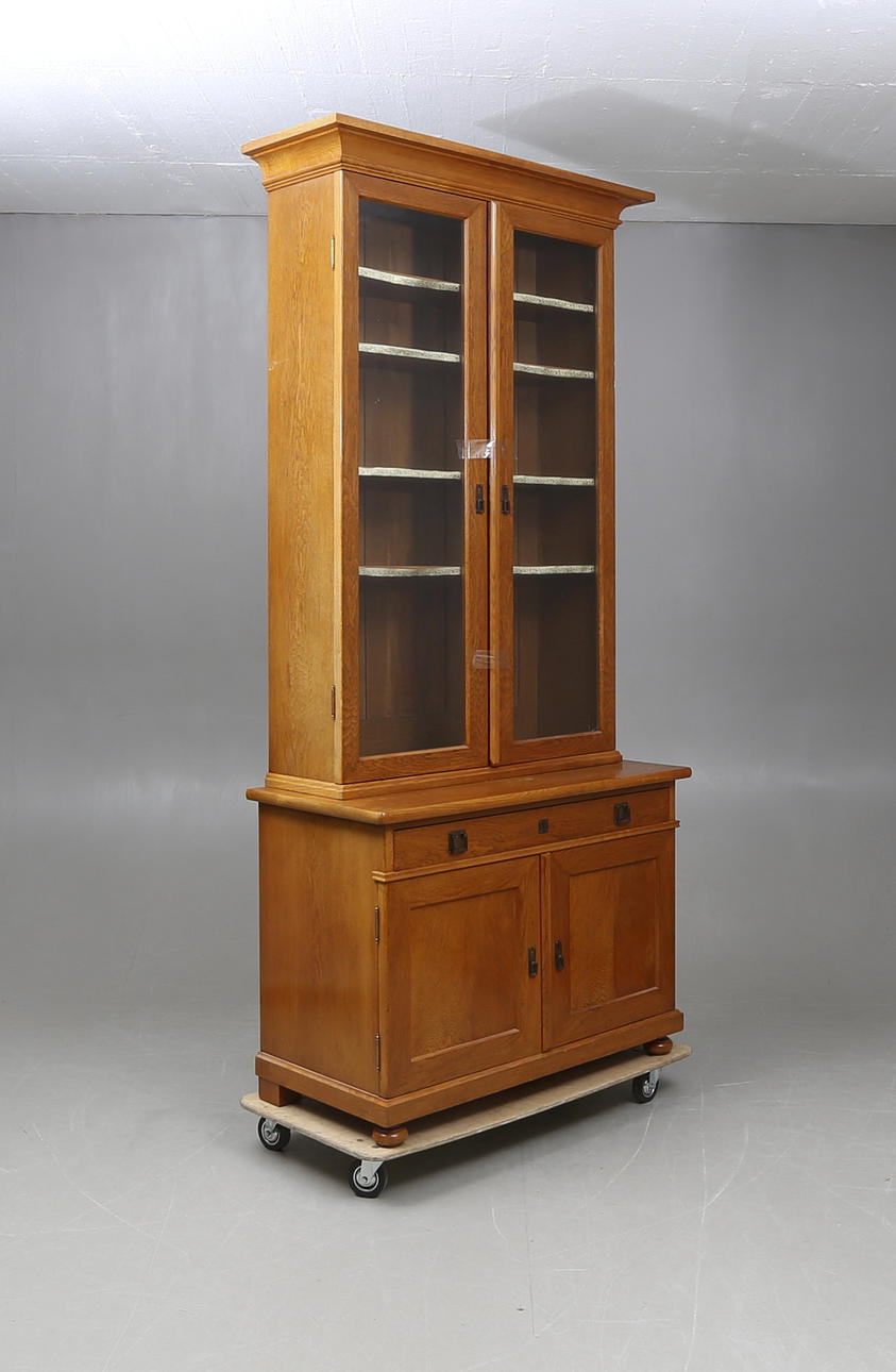 BOKSKÅP, jugend, tidigt 1900-tal.