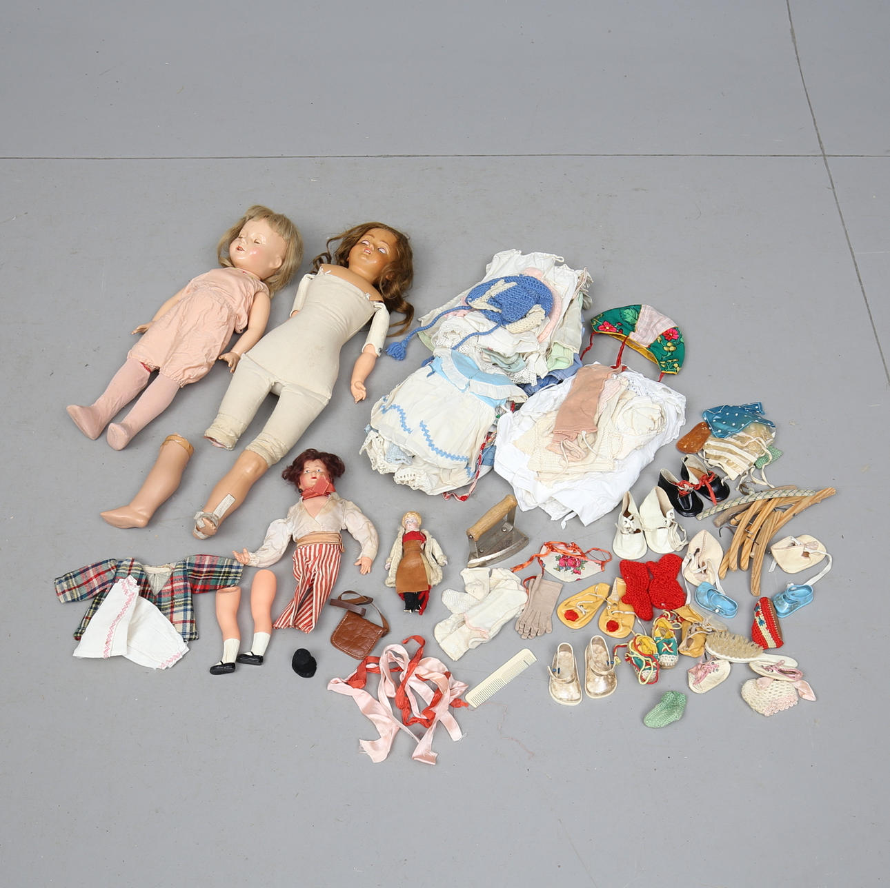 DOCKOR, 4 st, med kläder, 1900-talets första hälft.