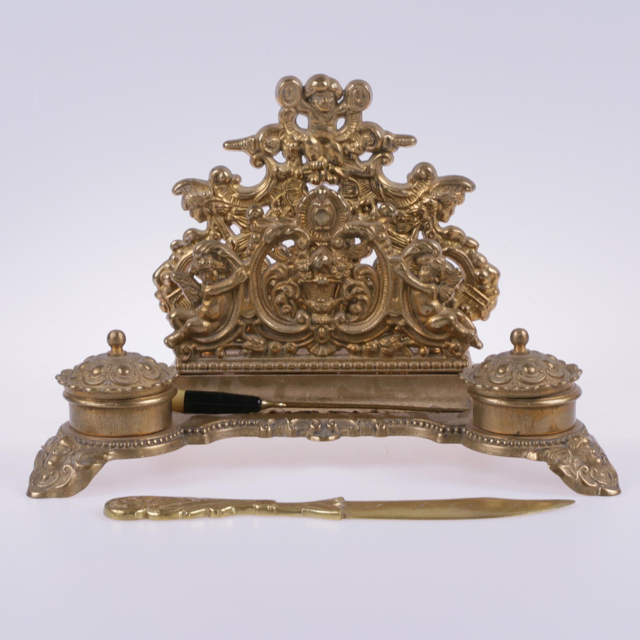 SKRIVSTÄLL, mässing, genombruten dekor.