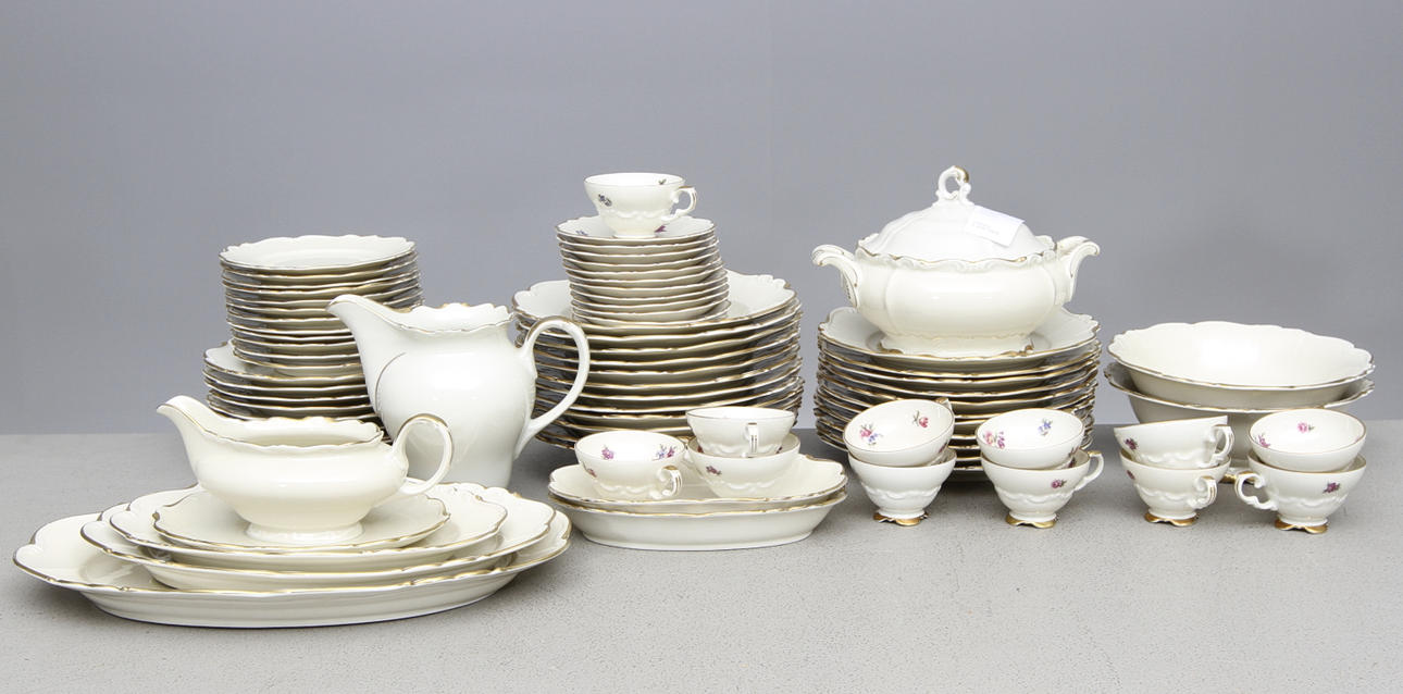 MATSERVIS, "Marleen" samt KAFFEKOPPAR med FAT o ASSIETTER, Hackefors.