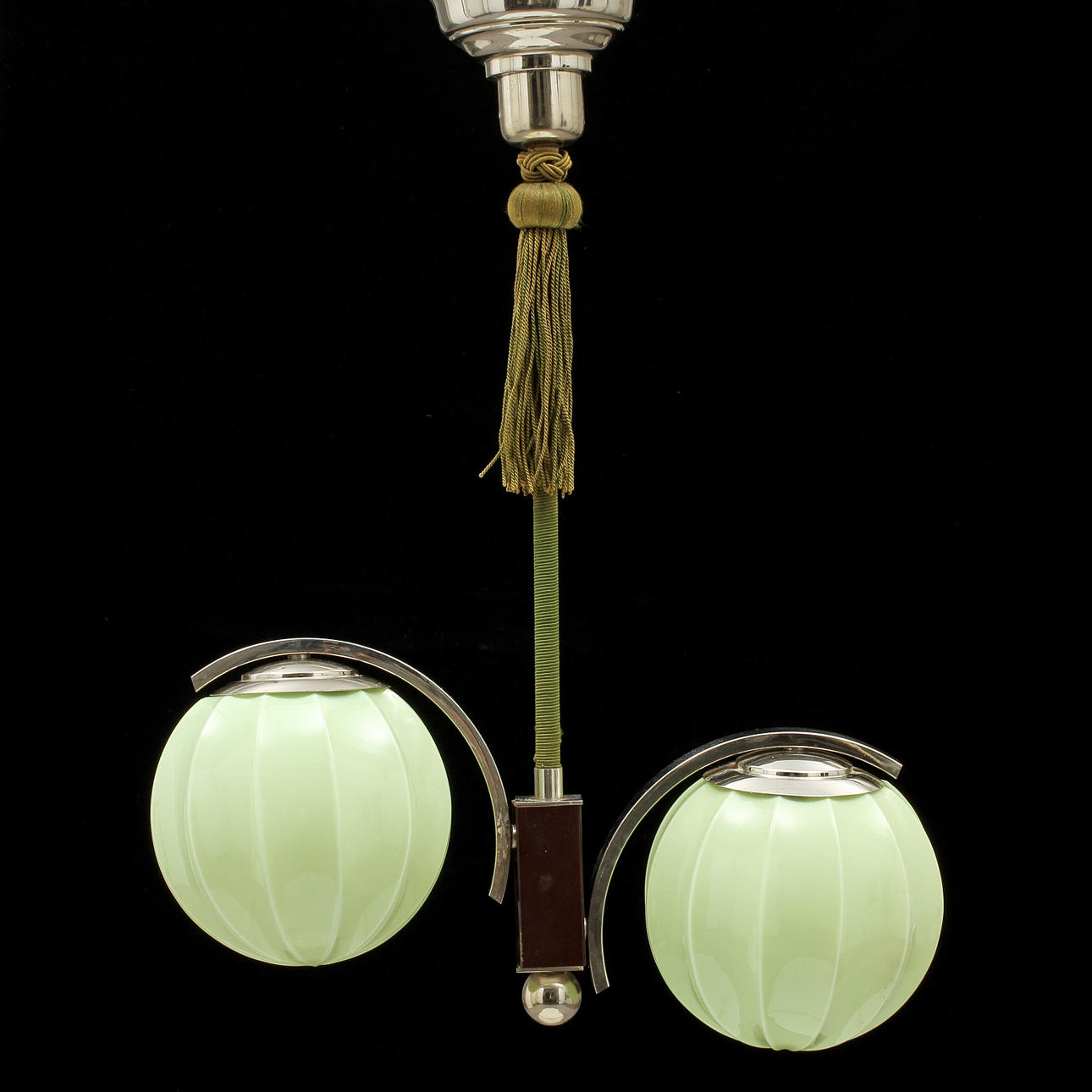 TAKLAMPA samt VÄGGLAMPA, art deco. Höjd 52, längd 30 cm.