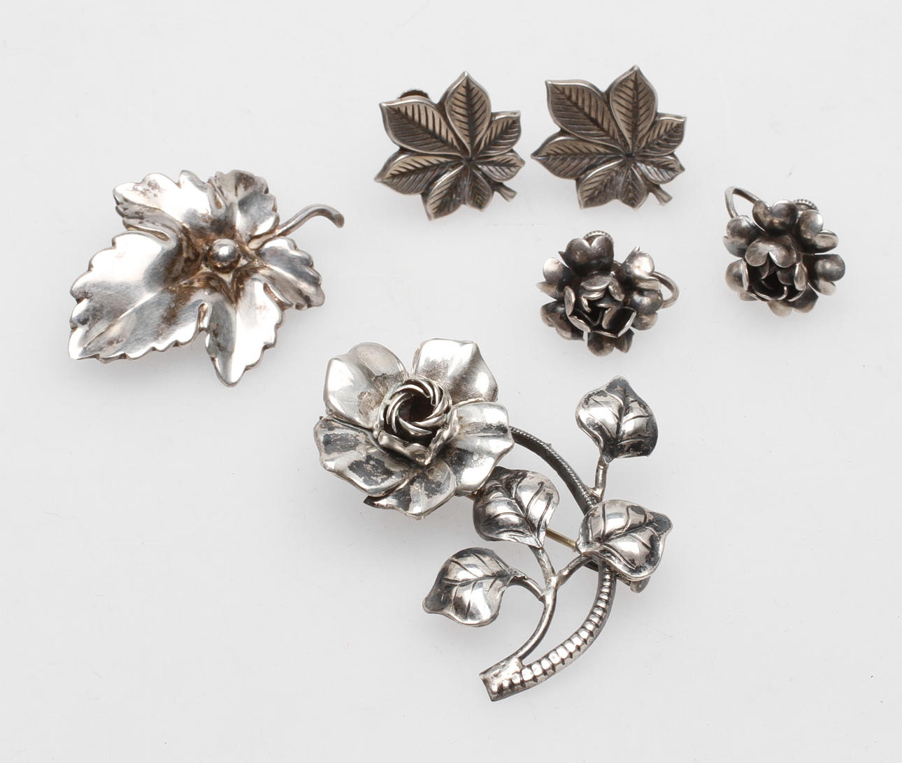 SMYCKEN, 4 delar, silver, bl.a. Stockholm.