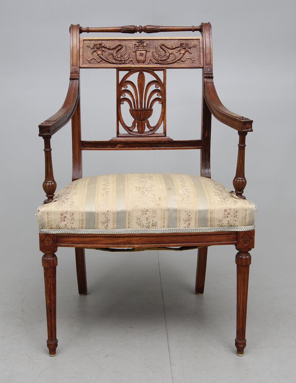 KARMSTOL, Engelsk stil, Sheraton typ, 1900 talets början.