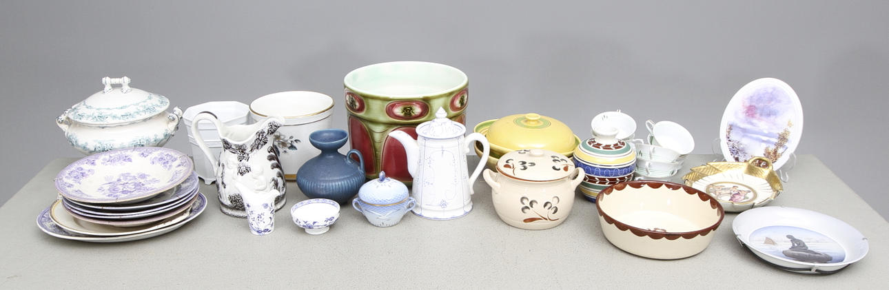 KERAMIKFÖREMÅL, bl.a. Gefle, Gustavsberg, Royal Copenhagen, Bing & Gröndahl.
