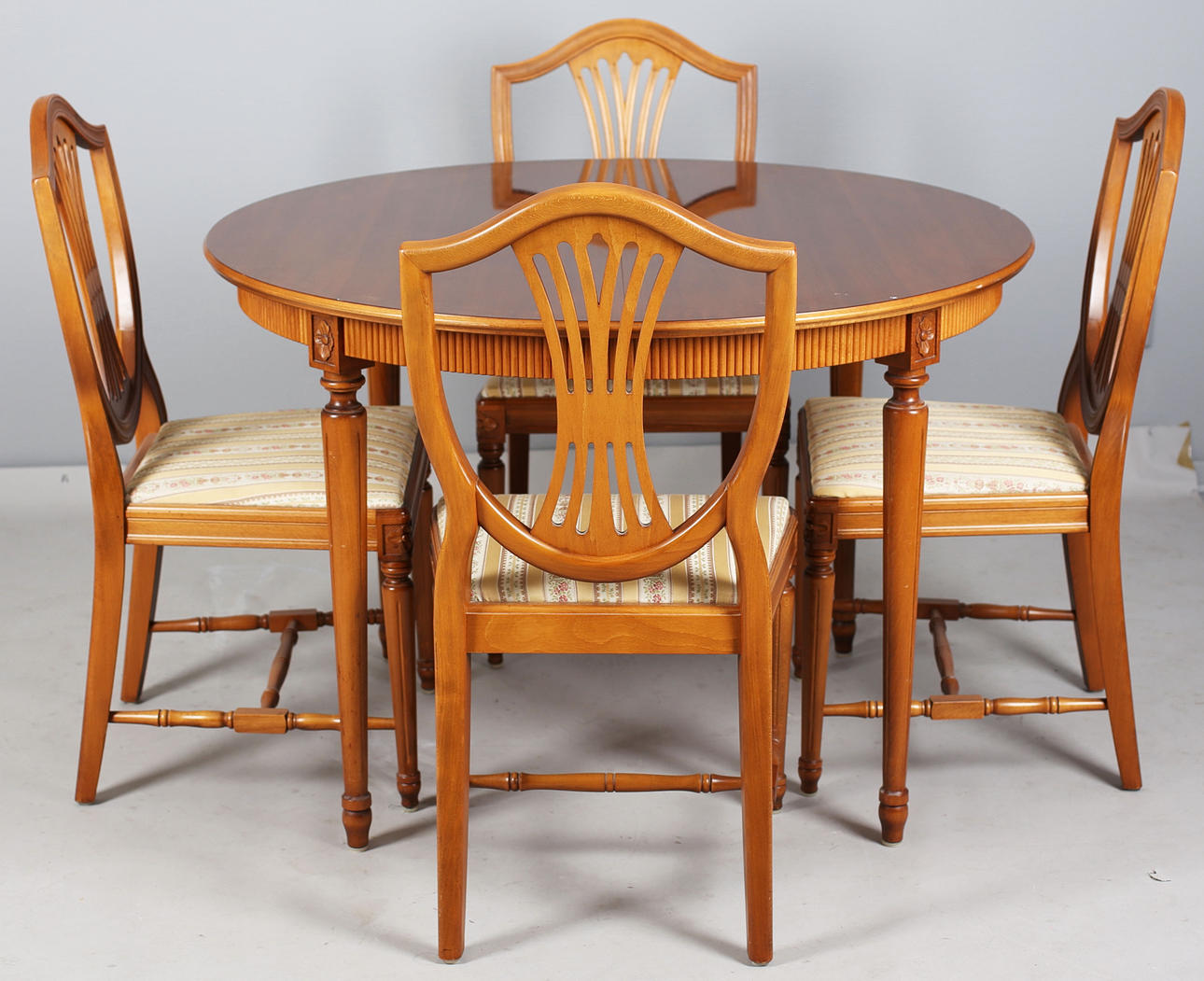 Matsalsmöbel, 5 delar, Gustaviansk stil, 1900-talets andra hälft.