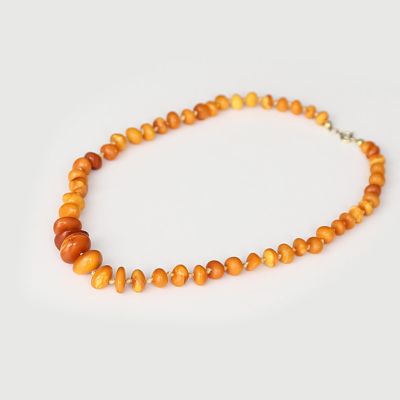 HALSBAND, bärnsten.