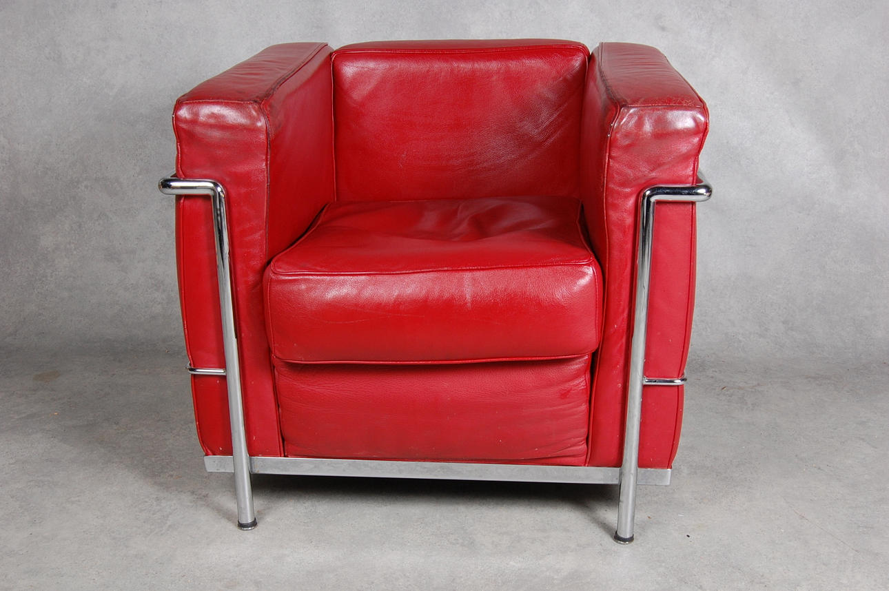 FÅTÖLJ, 1 st rött skinn, efter, Le Corbusier LC-2, Italien, 1900-talets slut.