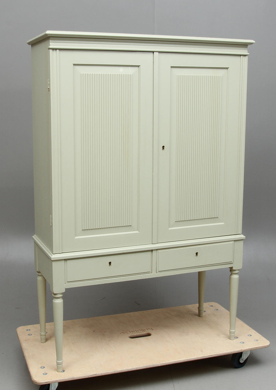 MATSALSSKÅP, gustaviansk stil, 1900-tal.