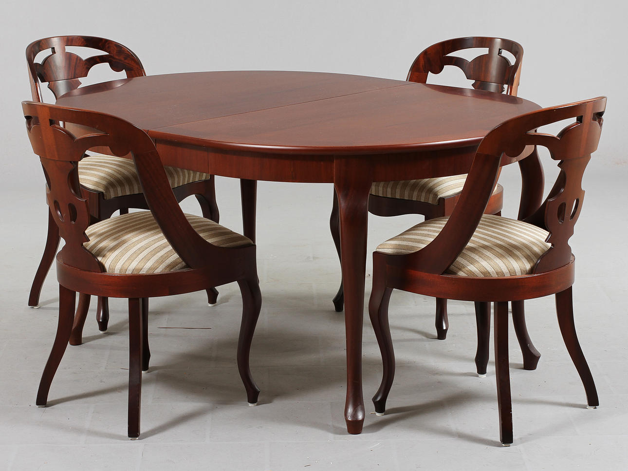 MATSALSGRUPP, 6 st "Göteborgsstolar" samt bord, 1900-tal.