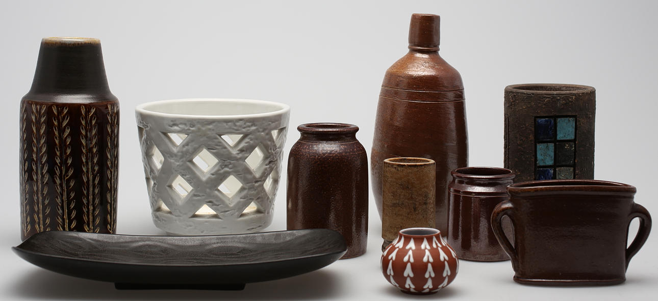 PARTI KERAMIK (10). Bl a Rörstrand, Yngve Blixt, Höganäs, Wallåkra, Söholm etc.